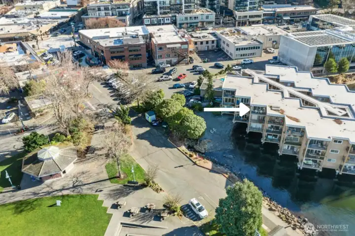 Perfectly positioned overlooking and adjoining Marina Park, this exceptional residence offers a front-row seat to a constantly evolving panorama — sparkling Lake Washington, the Olympic Mountains, rose-colored sunsets, and the rhythm of maritime life unfolding below.