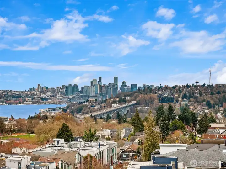 Rooftop Views of Seattle Skyline & Lake Union!