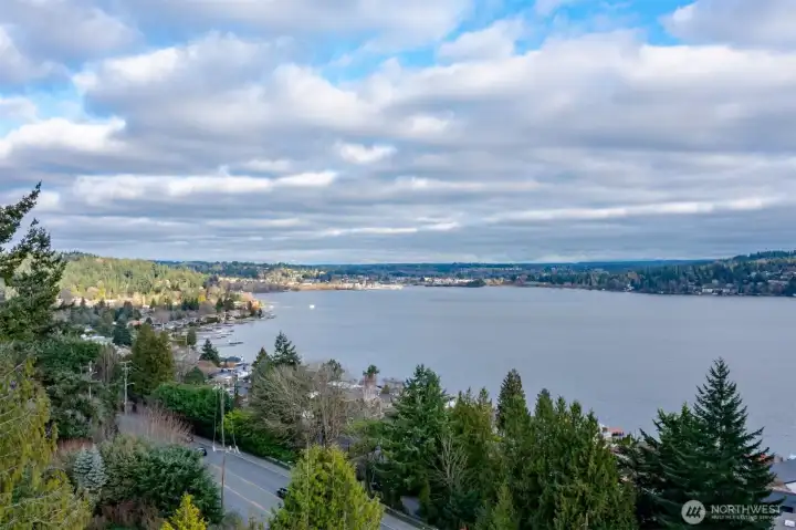 Lake Forest Park neighborhood location near Lake Washington
