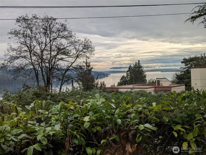 Lake Washington shoreline and surrounding territorial views