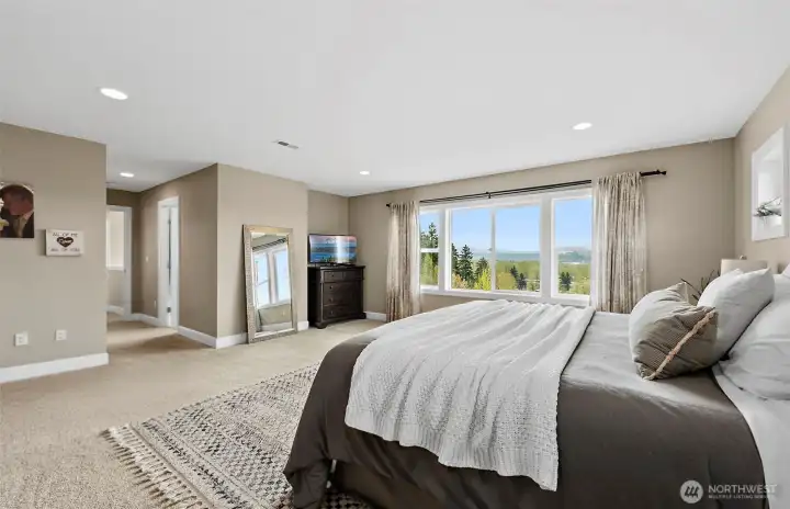 Relaxing primary suite