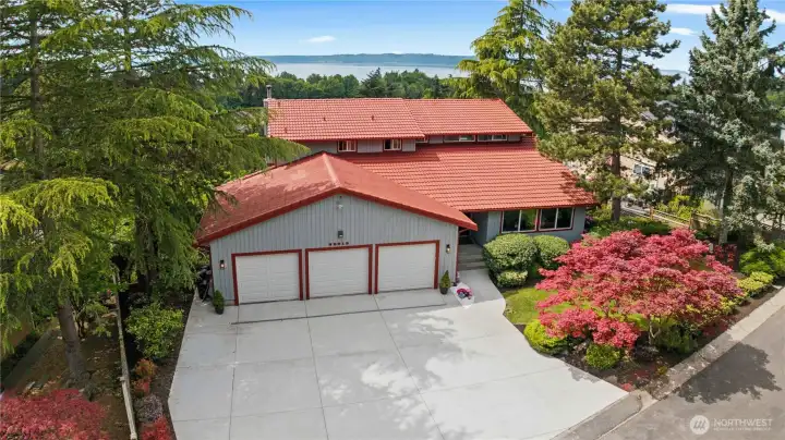 With a dramatic street appeal, this home overlooks panoramic views