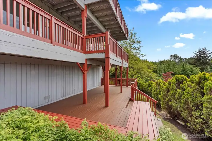 And yet another deck to sit and relax