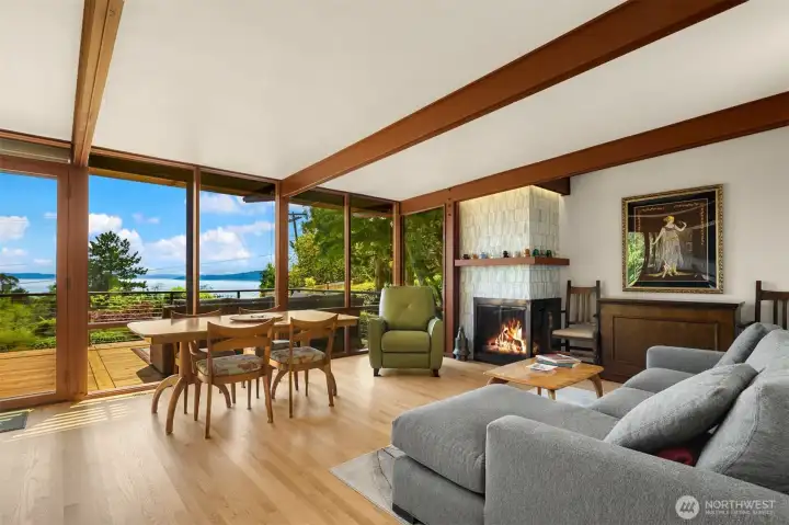 The family room and dining area have gorgeous, protected views. Notice the new oak floors and new windows. The family room and dining area have gorgeous, protected views. Notice the new oak floors and new windows.