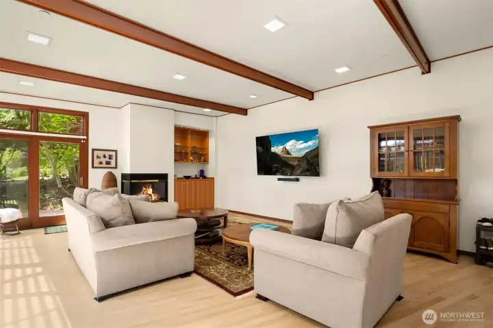 The new oak hardwood floors, built-in cabinets and display shelves, and a gas fireplace competes this spacious family room. The new oak hardwood floors, built-in cabinets and display shelves, and a gas fireplace competes this spacious family room.