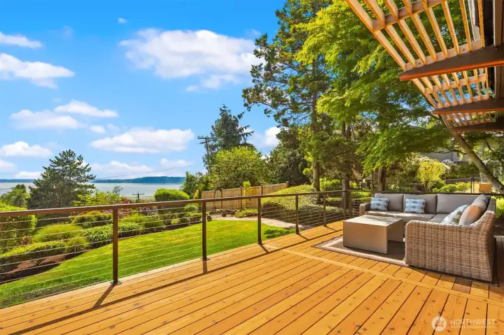 This new, expansive cedar deck has a retractable Sunsetter awning with motor. This new, expansive cedar deck has a retractable Sunsetter awning with motor.