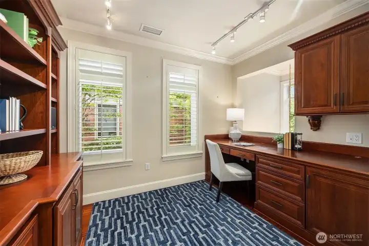 Office, upper floor Office, upper floor
