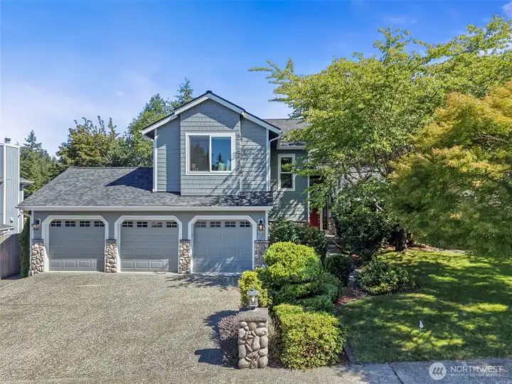 Three car garage Maple Valley Home. Three car garage Maple Valley Home.