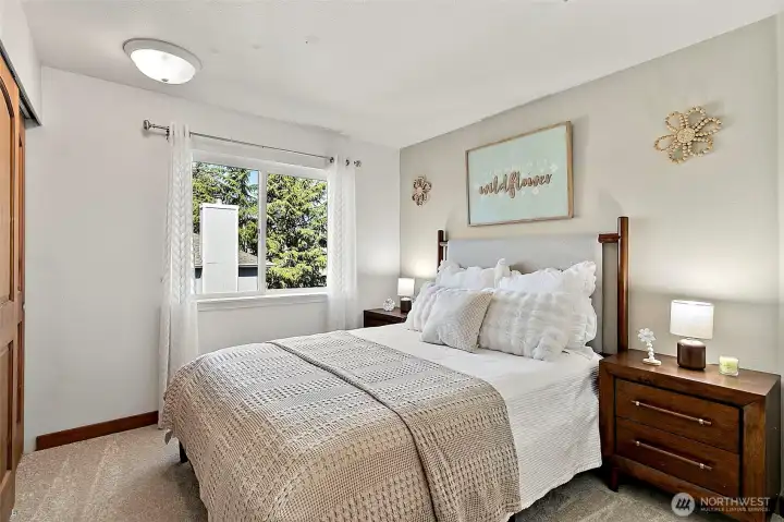 Spacious 5-bedroom home with functional layout, abundant natural light, and versatile rooms. Spacious 5-bedroom home with functional layout, abundant natural light, and versatile rooms.