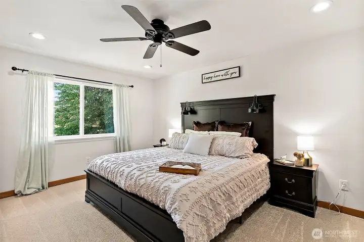 Spacious primary bedroom with en-suite bath and walk-in closet. Spacious primary bedroom with en-suite bath and walk-in closet.