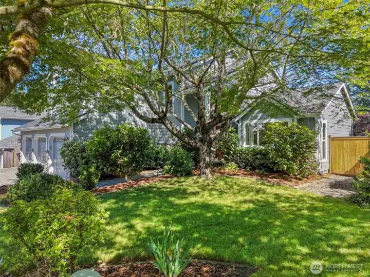 Situated in the highly desirable Tahoma School District. Situated in the highly desirable Tahoma School District.
