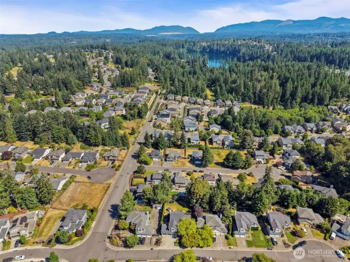 Located near local trails and shopping. Located near local trails and shopping.