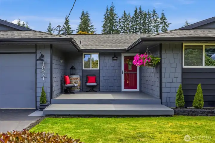 Just check out this front porch...coffee in the morning, wind down at night!