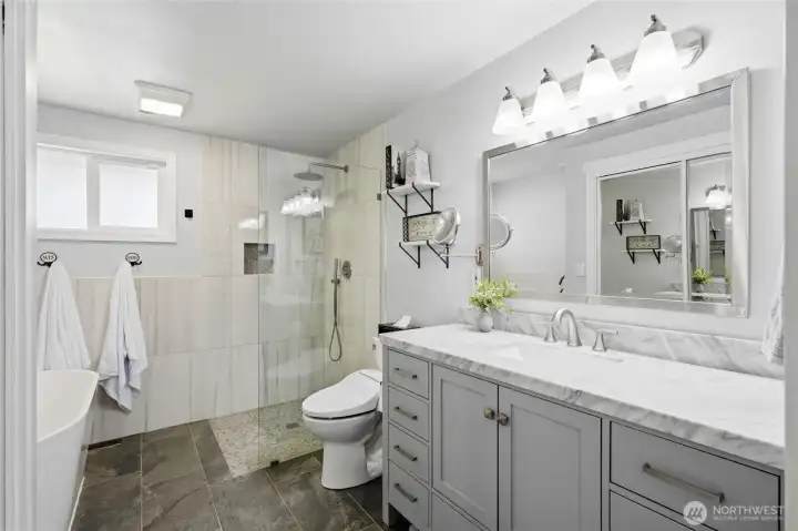 This primary bathroom gives spa vibes