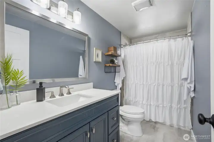 Updated full hall bathroom