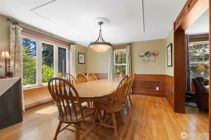 Formal Dining with room for all Formal Dining with room for all