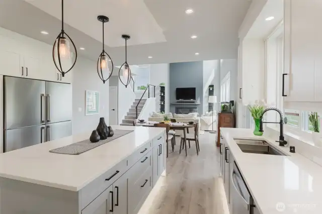Open main living between kitchen, dining, and living room