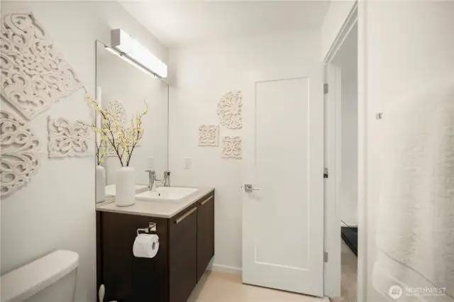 Full bath ensuite off fourth bed