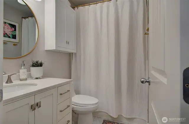 Full bathroom on upper