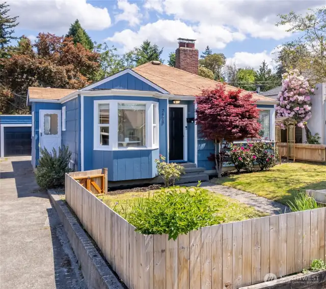 Welcome to Highland Park! Freshly painted exterior
