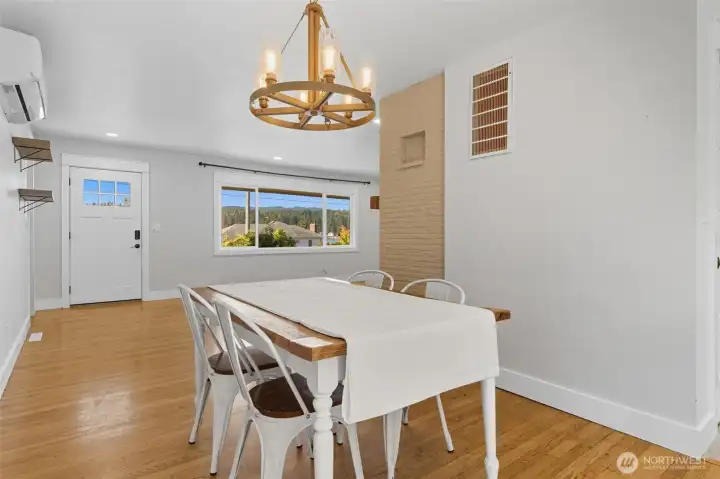 Dining area between kitchen and living room.