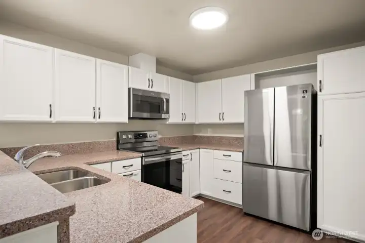 Stainless steel appliances & new paint