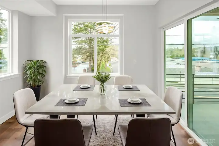 Open and bright dining space w/ patio access (virtually staged)