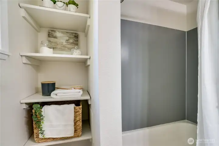 clean and easily  maintain tub/shower.