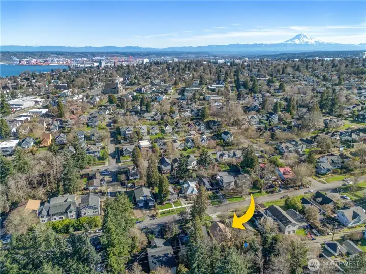 Incredible location in North Tacoma in the Three Bridge District. Coffee, yoga and many small businesses are less than 2 blocks from the home