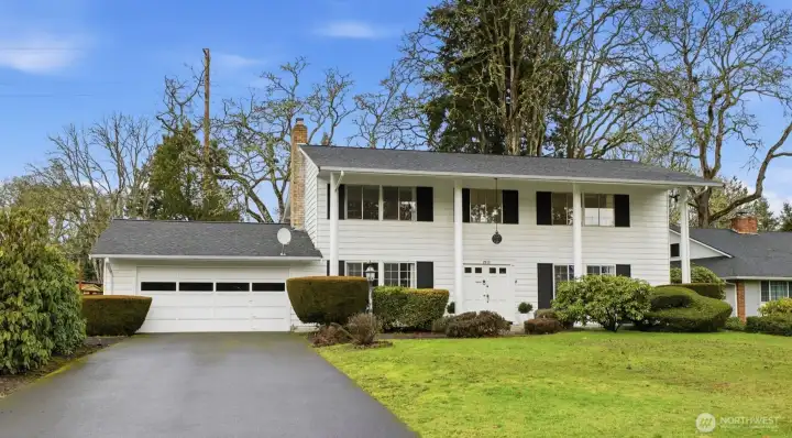 Welcome home to 7913 Jade Dr SW