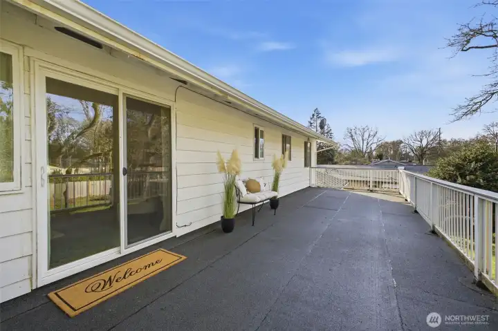 The private balcony offers ample space for an outdoor sitting set, perfect for enjoying the fresh air and relaxing in your own tranquil retreat.