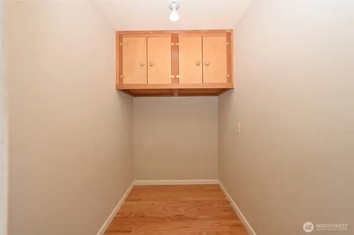 Large Flex Space - Closet or Office