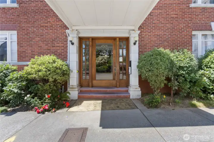 Well maintained coop with vintage charm