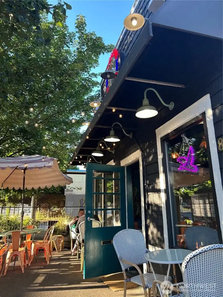 Cute brunch cafe a few minutes walk away