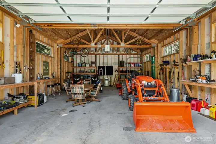 Oversized detached shop!