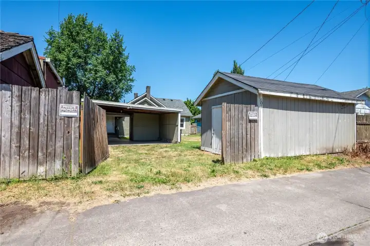 Alley property entrance
