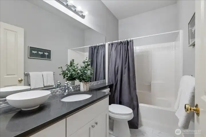 Guest bath.