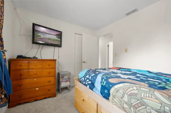 Bonus room with closet Bonus room with closet