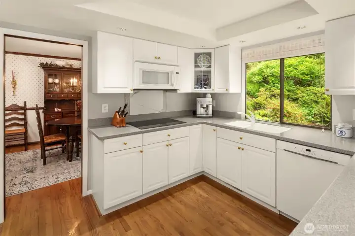 Refreshed kitchen, new glass stove top and refrigerator. Refreshed kitchen, new glass stove top and refrigerator.