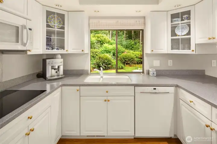 Refreshed kitchen with breakfast bar Refreshed kitchen with breakfast bar