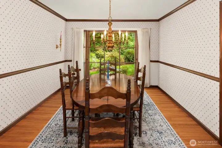 Formal dining room *this photo has been digitally edit for showing purposes* Formal dining room *this photo has been digitally edit for showing purposes*