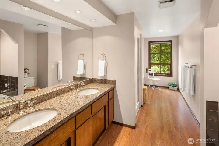 Oversized full bath on 2nd floor, dual sinks, walk-in shower and seperate tub Oversized full bath on 2nd floor, dual sinks, walk-in shower and seperate tub