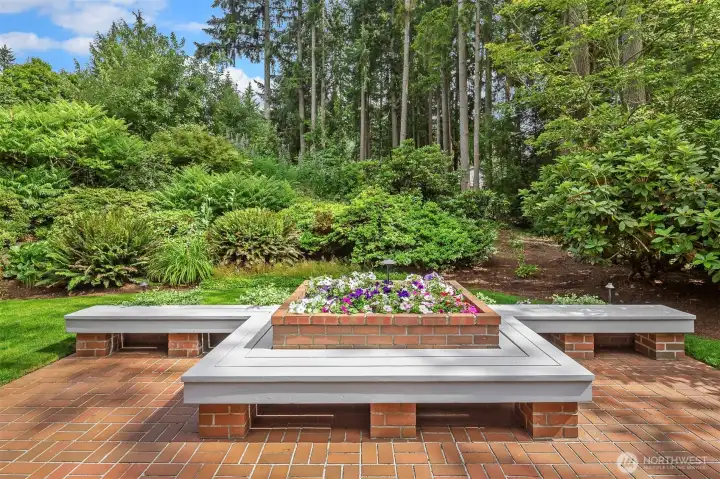 Garden and flower space in built-in seating area Garden and flower space in built-in seating area