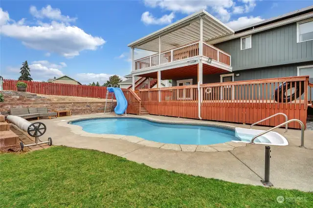 Another view of this impressive yard and the retaining wall.