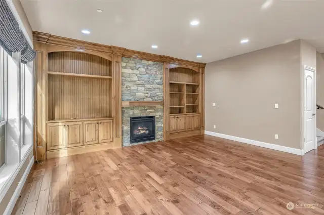 Family Room w/Fireplace