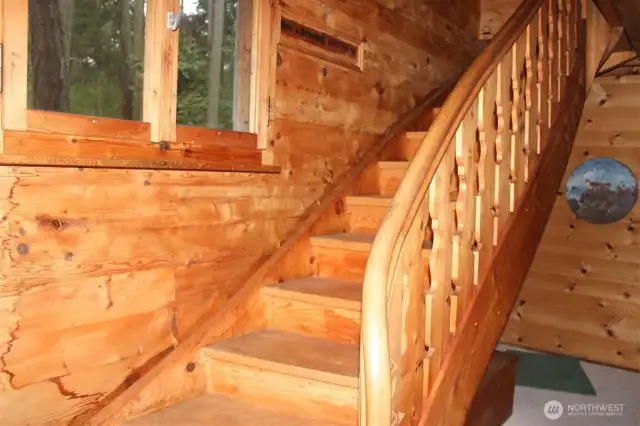stairs to primary bedroom above