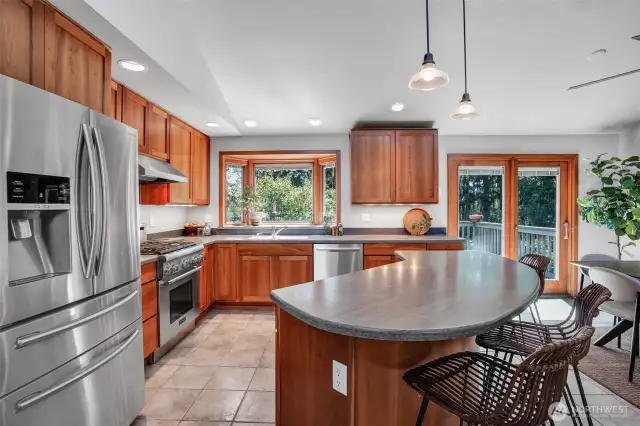 Upgraded Appliances and Kitchen offers a huge bonus.