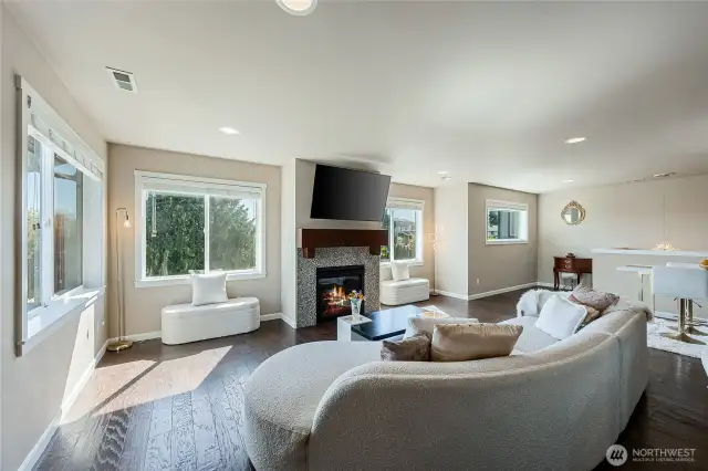 Another corner nook can be a bar, yet another small office, kids’ play area etc.