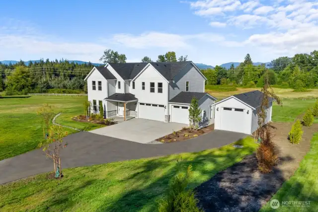 Photographs are for illustrative purposes only. Features, finishes, interior/exterior colors, landscaping and floorplan shown may vary from actual homes built.