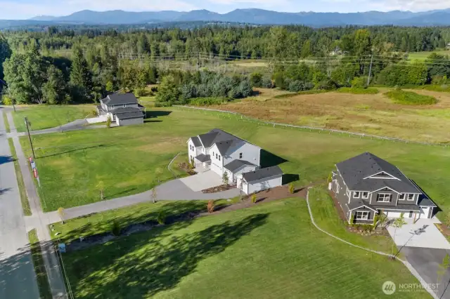 Photographs are for illustrative purposes only. Features, finishes, interior/exterior colors, landscaping and floorplan shown may vary from actual homes built.